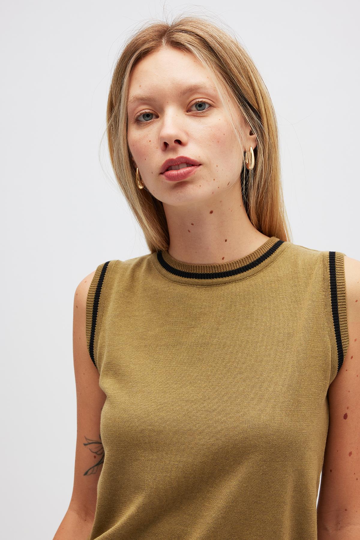 Peraluna Rina Düz Örgü Kadın Triko Kolsuz Bluz - Zeytin Yeşili