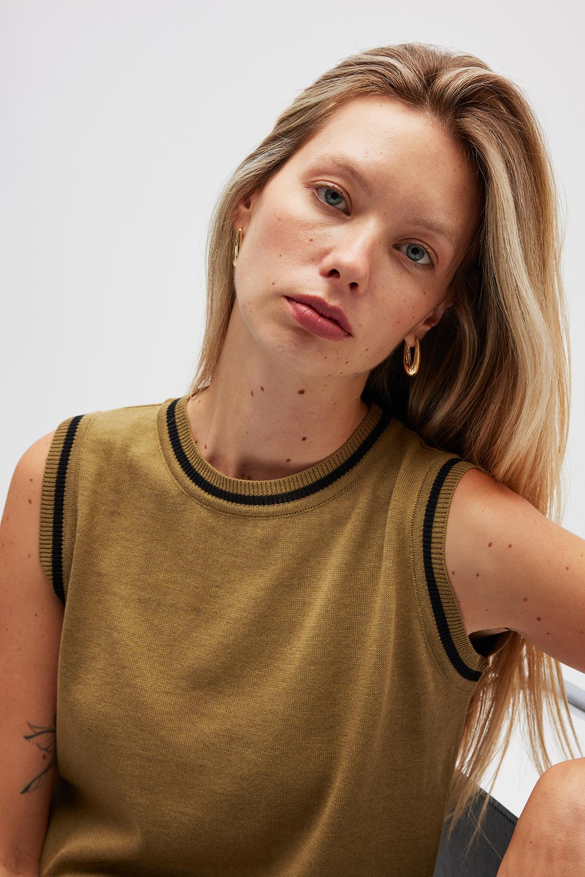 Peraluna Rina Düz Örgü Kadın Triko Kolsuz Bluz - Zeytin Yeşili