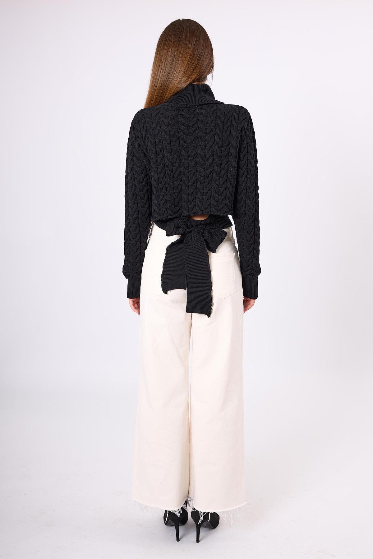 Peraluna Scarlett Saç Örgülü Krop Kesim Kadın Triko Kazak - Siyah