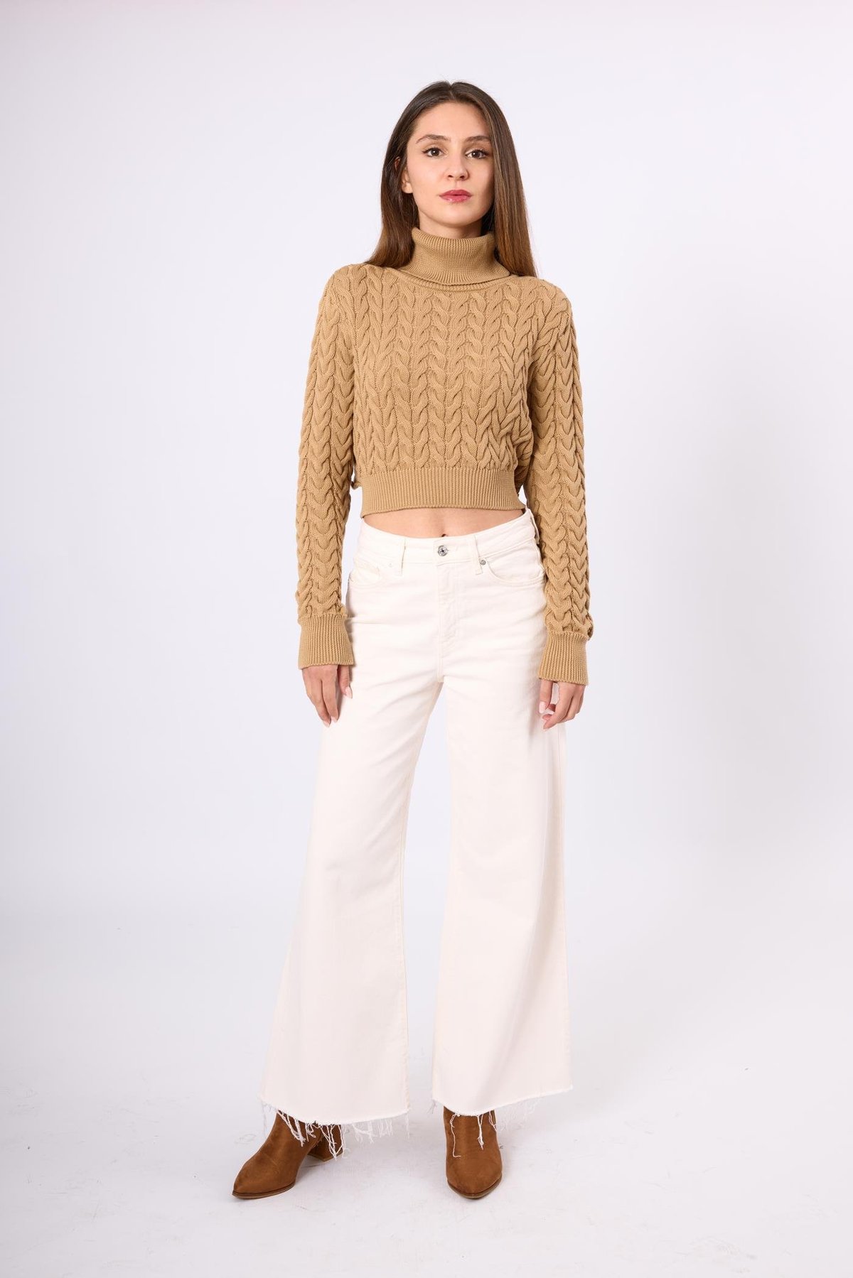 Peraluna Scarlett Saç Örgülü Krop Kesim Kadın Triko Kazak - Camel