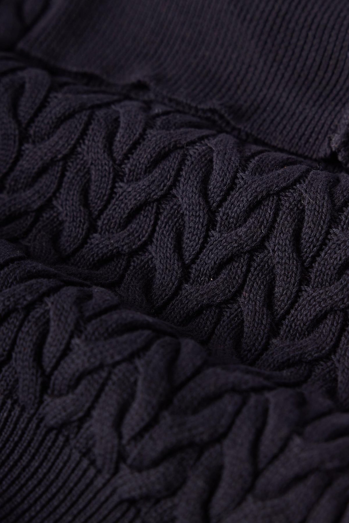 Peraluna Scarlett Saç Örgülü Krop Kesim Kadın Triko Kazak - Siyah