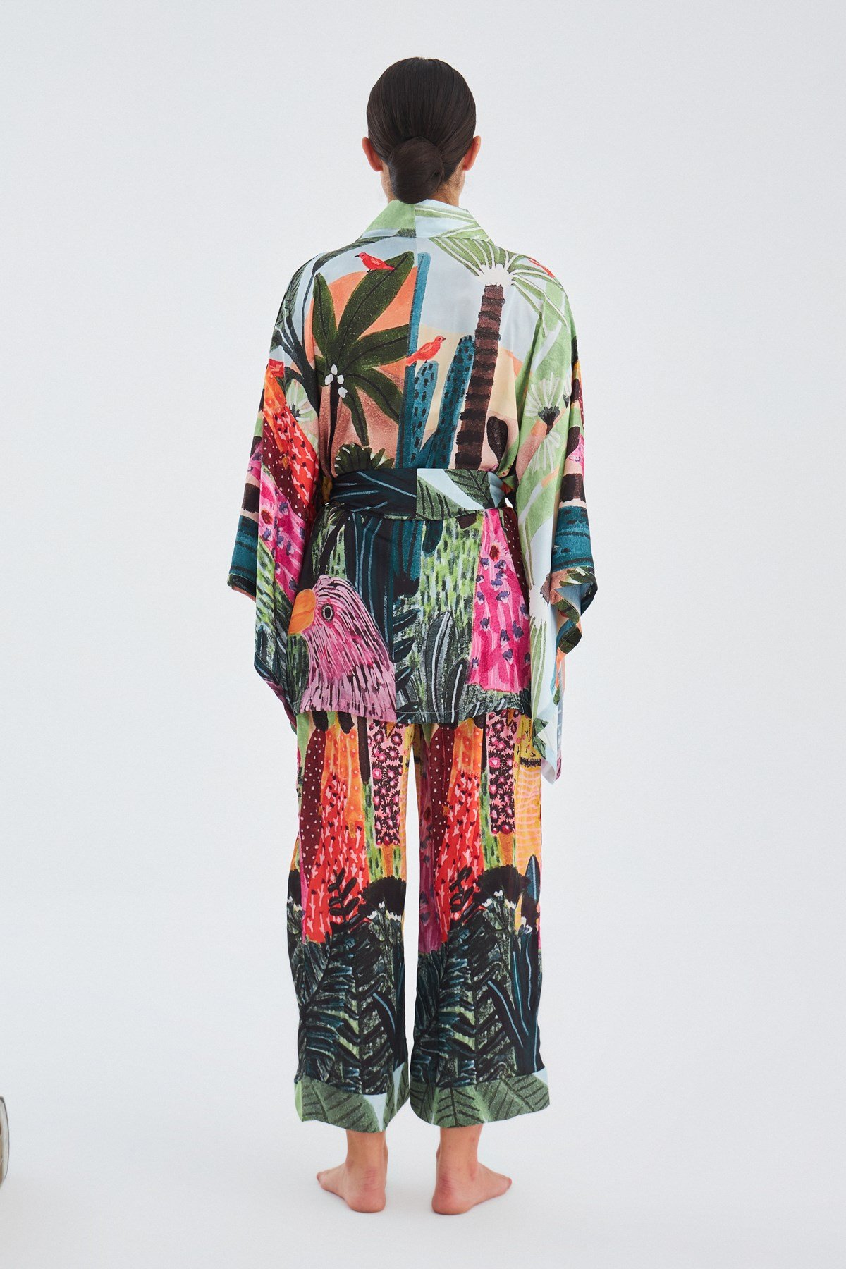 Peraluna SHUKO Tropik Desenli Geniş Kollu Diz Üstü Saten Kadın Kimono Çok Renkli
