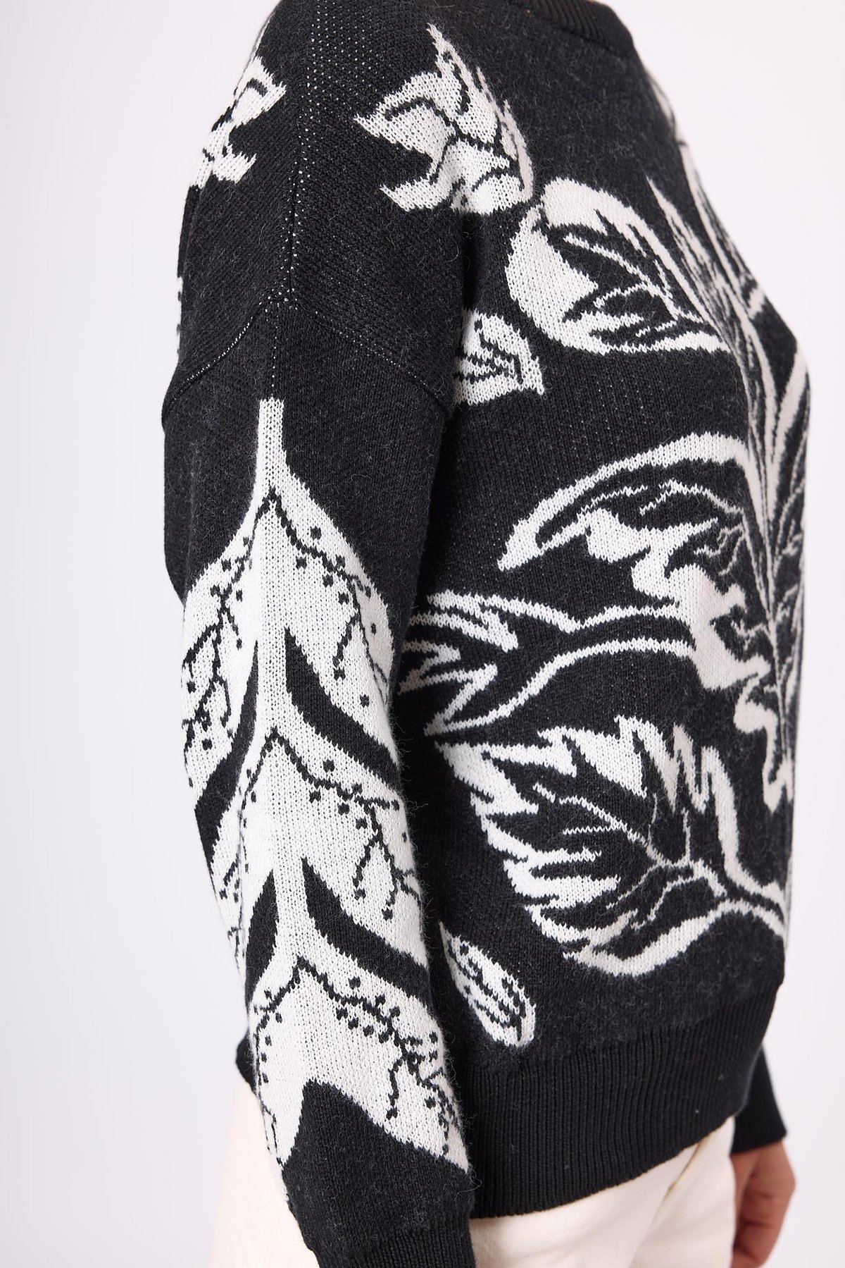 Peraluna Stardust Jakarlı Kadın Krop Kesim Triko Kazak - Siyah/Ekru