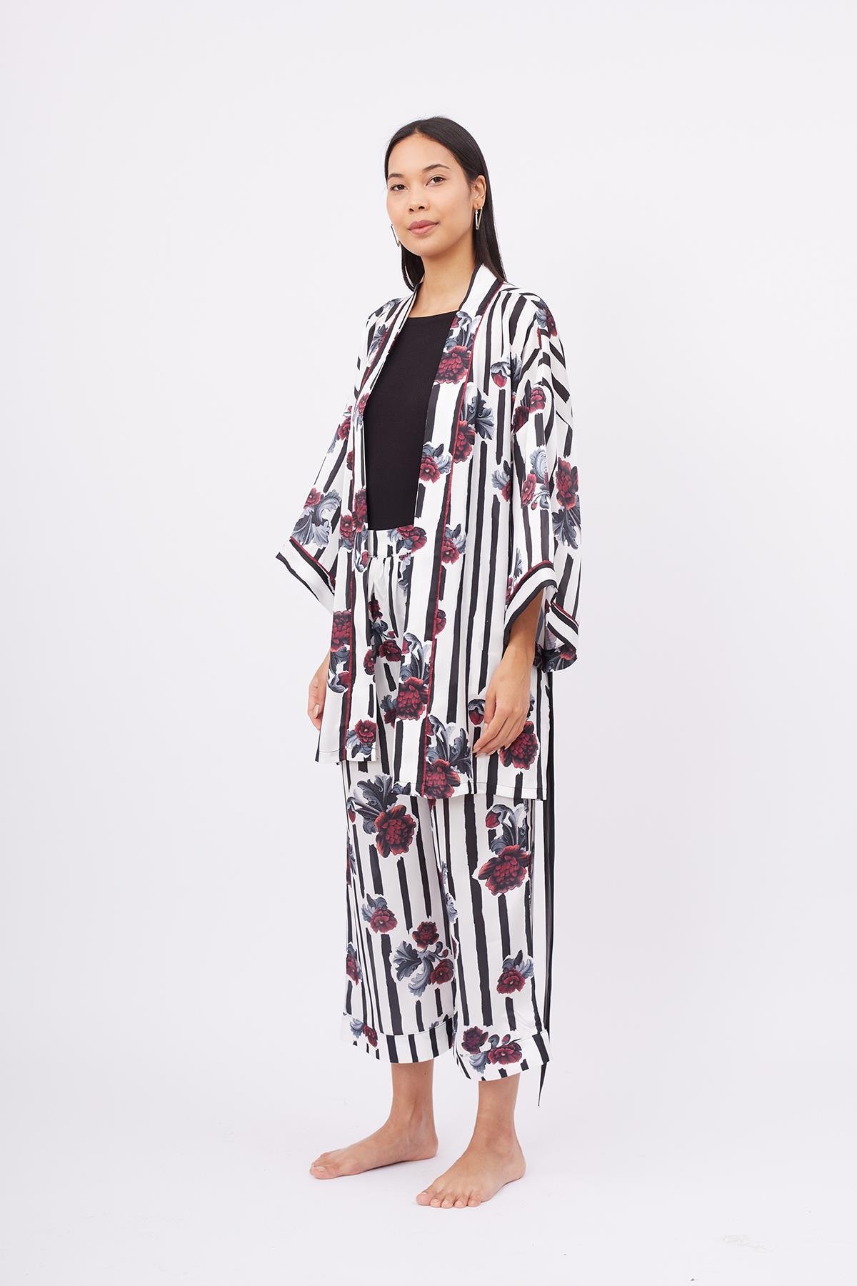 Peraluna STRIPE GARDEN SHORT KIMONO Çizgili Güllü Baskılı 80 CM Kısa Saten Kadın Kimono - Çok Renkli