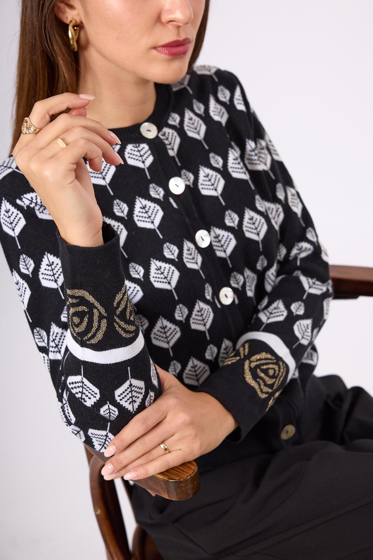 Peraluna Thelma Yaprak Jakarlı Kadın Triko Hirka - Siyah/Ekru