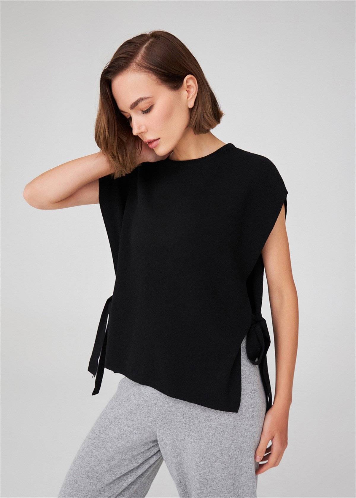 Peraluna Yandan Bağcıklı Bol Kesim Kaşmir Karışım Kadın Triko Panço Siyah