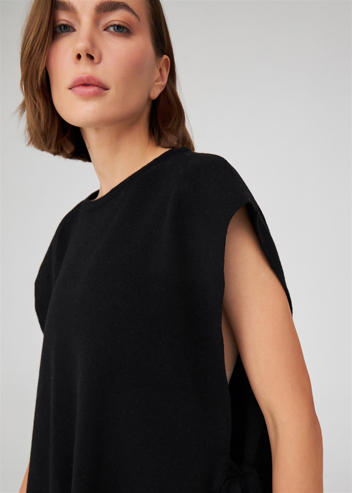 Peraluna Yandan Bağcıklı Bol Kesim Kaşmir Karışım Kadın Triko Panço Siyah