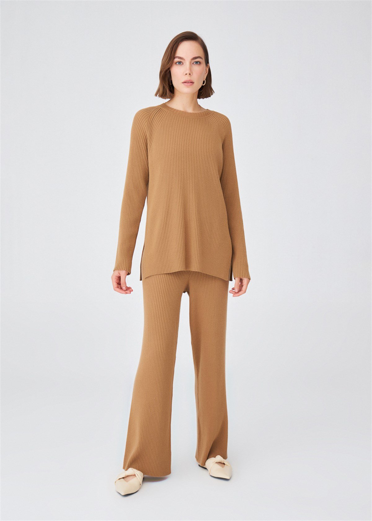 Peraluna O-Neck Cashmere Blend Sides Slit Ribbed Women's Knitwear Sweater - Camel