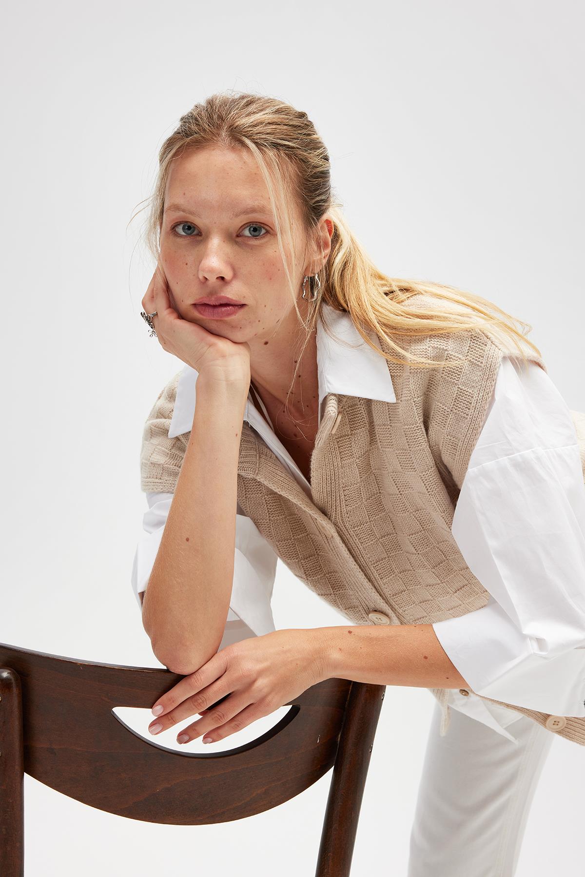 Peraluna Yvette Kadın Düğmeli Triko Yelek - Bej