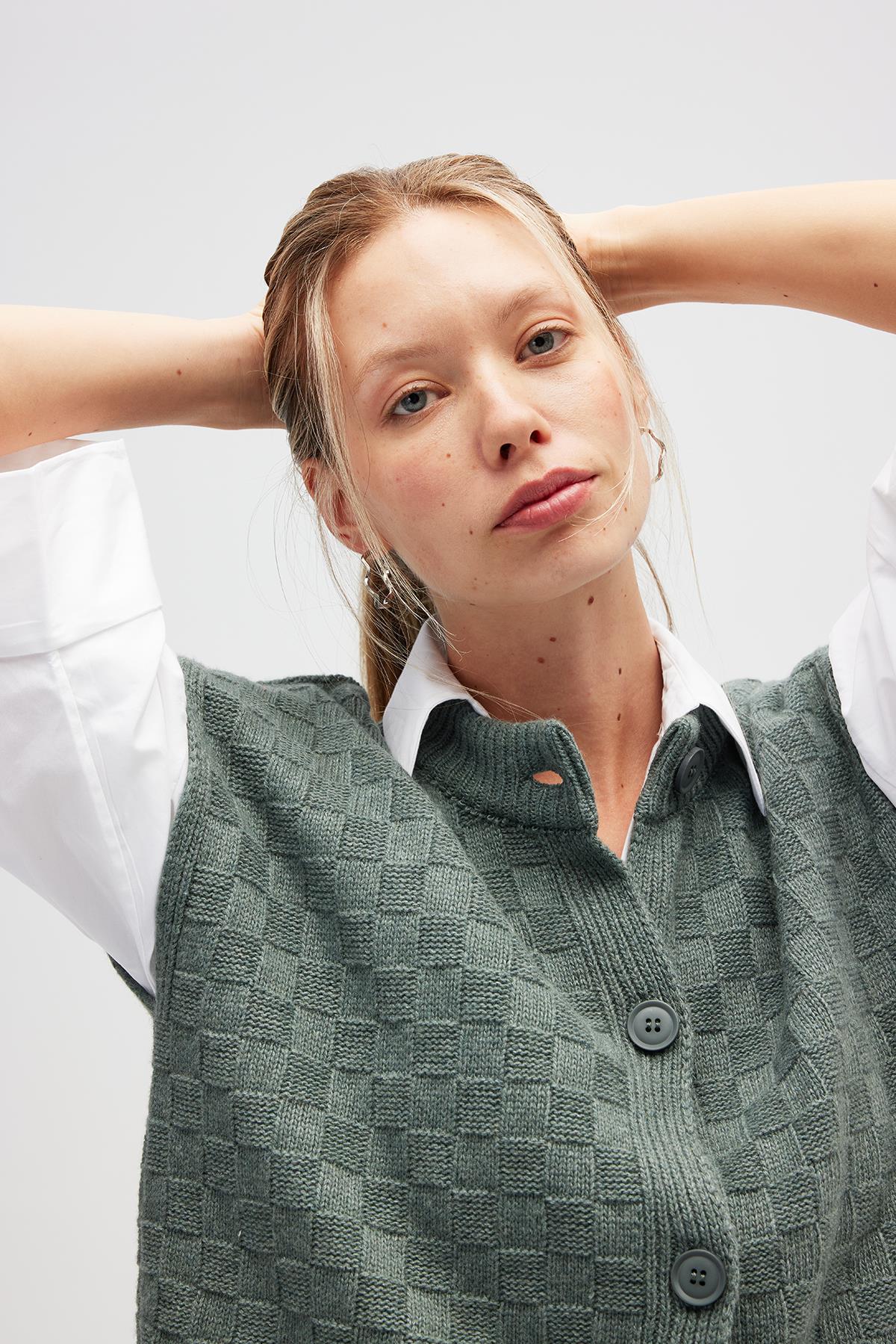 Peraluna Yvette Kadın Düğmeli Triko Yelek - Kaktüs Yeşili