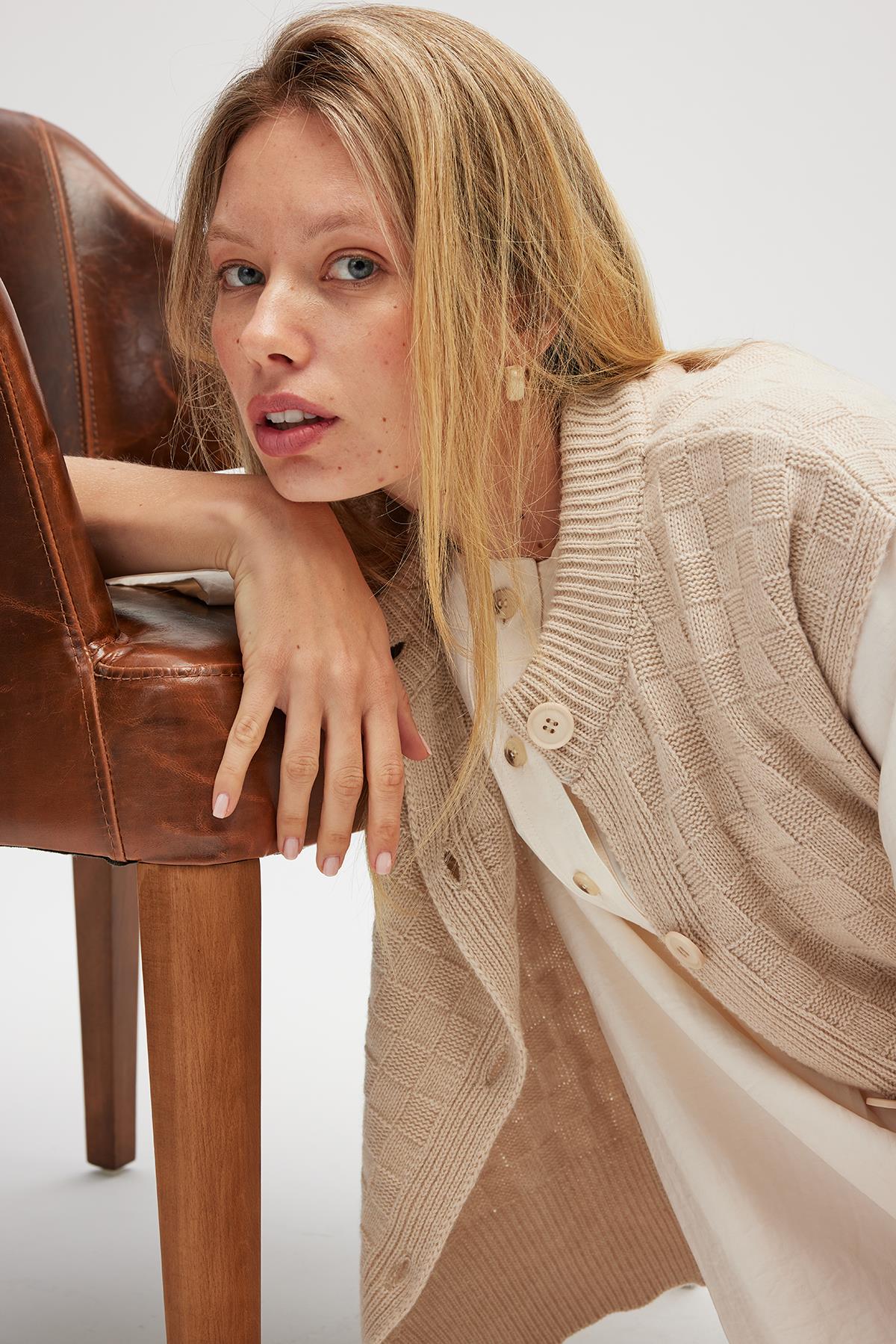 Peraluna Yvette Kadın Düğmeli Triko Yelek - Bej