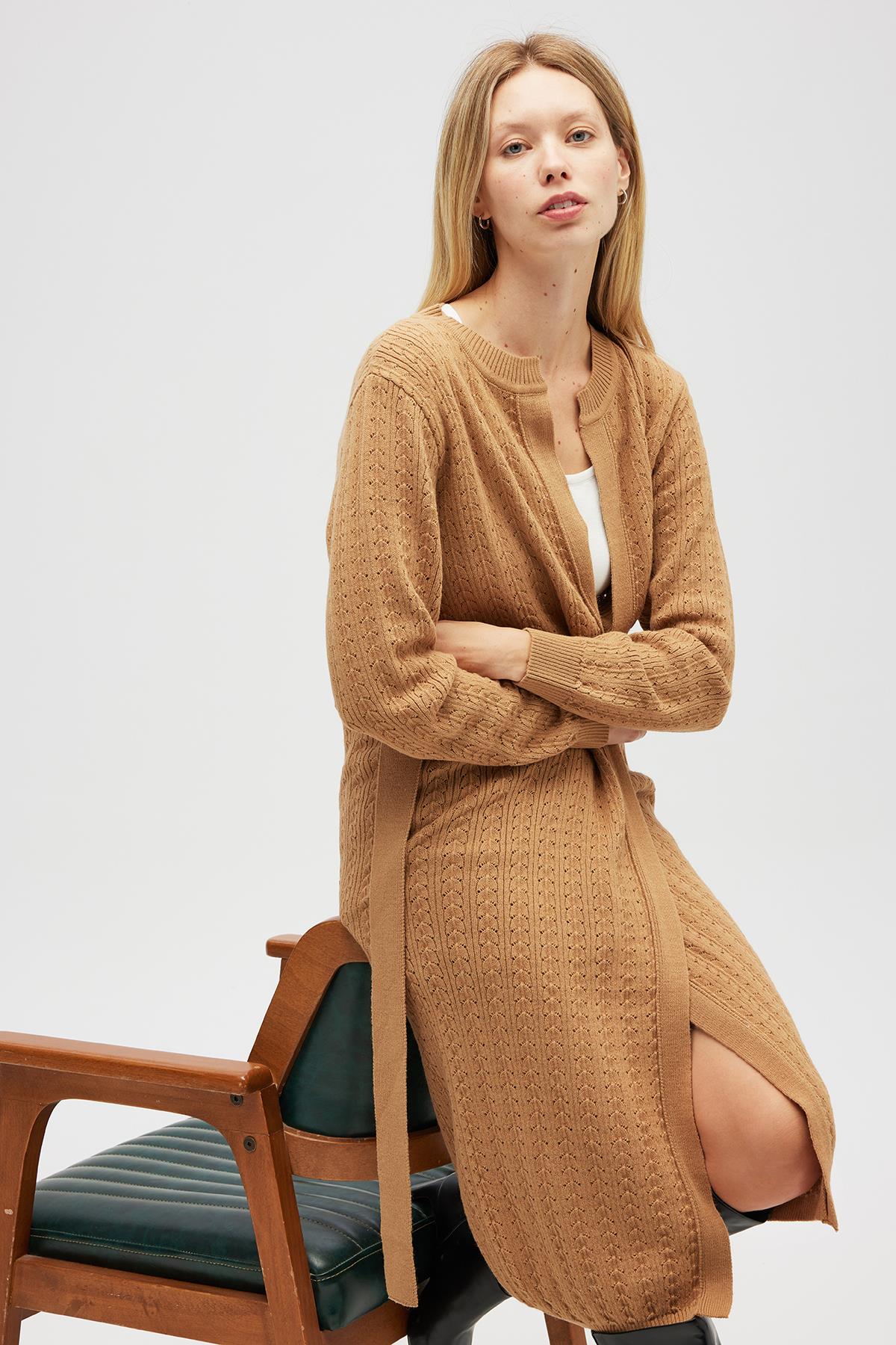 Peraluna Zeyna Mini Kabartma Örgülü Uzun Triko Hırka - Camel