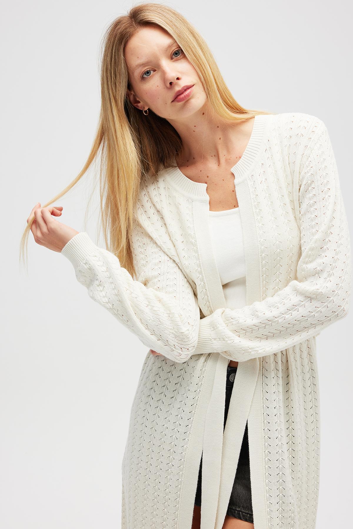 Peraluna Zeyna Mini Kabartma Örgülü Uzun Triko Hırka - Ekru