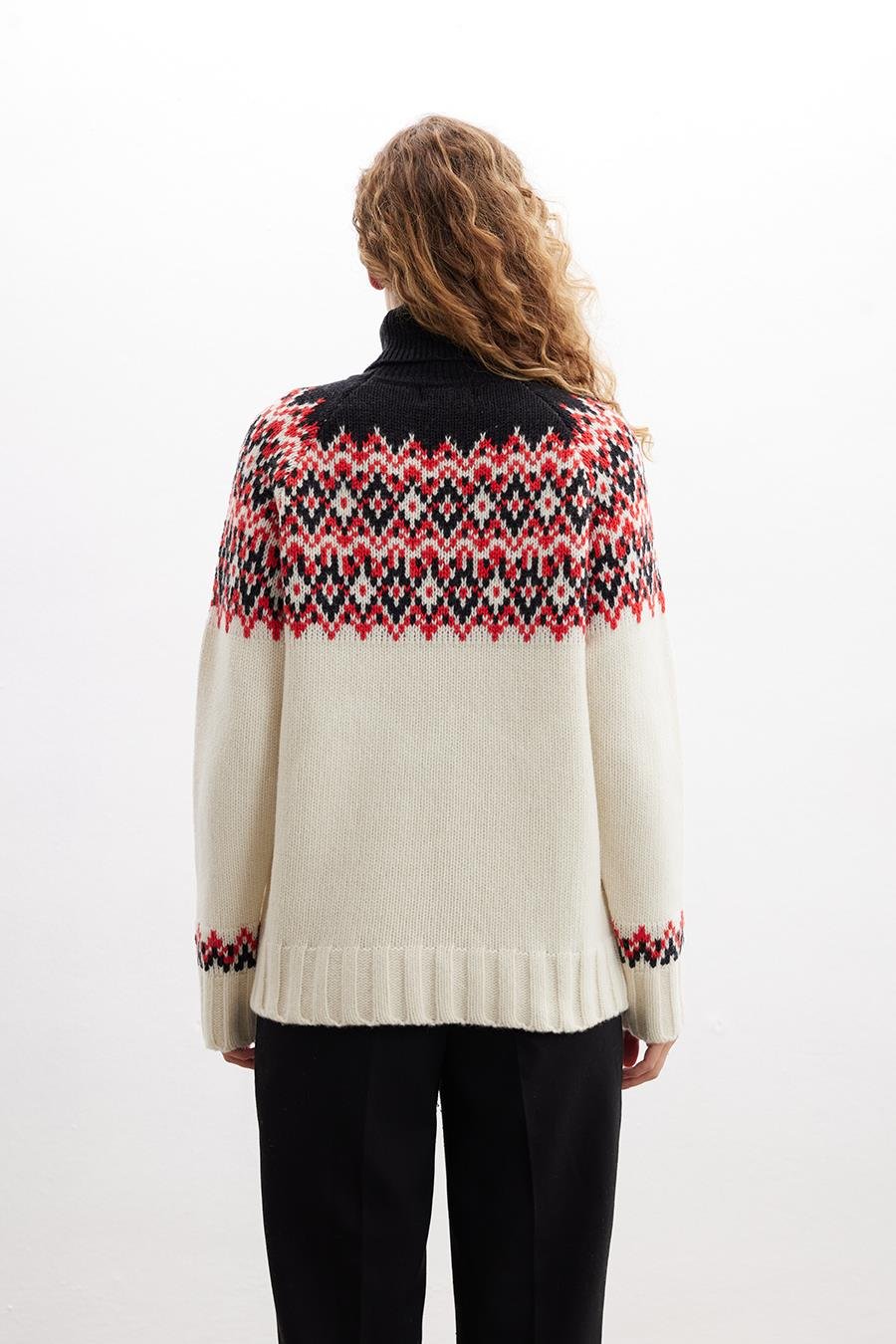 Styleboom X Peraluna COTSWALD FAIR ISLE PULLOVER Balıkçı Yaka Baklava Desen Kazak Kadın Triko Kazak - Ekru Multi