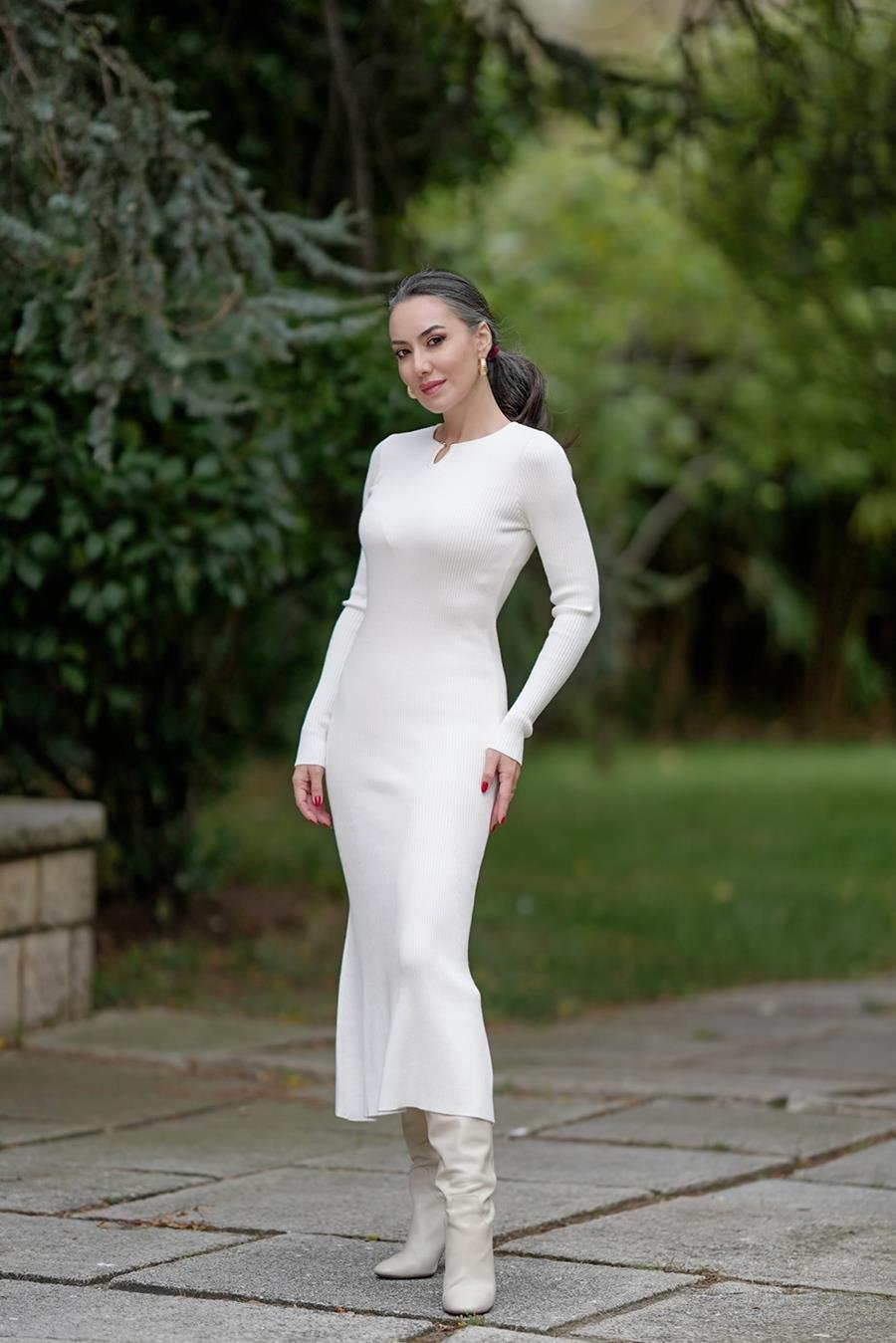 Styleboom X Peraluna DORSET DRESS Toka Detaylı Ribana Örgü Midi Kadın Triko Elbise - Ekru