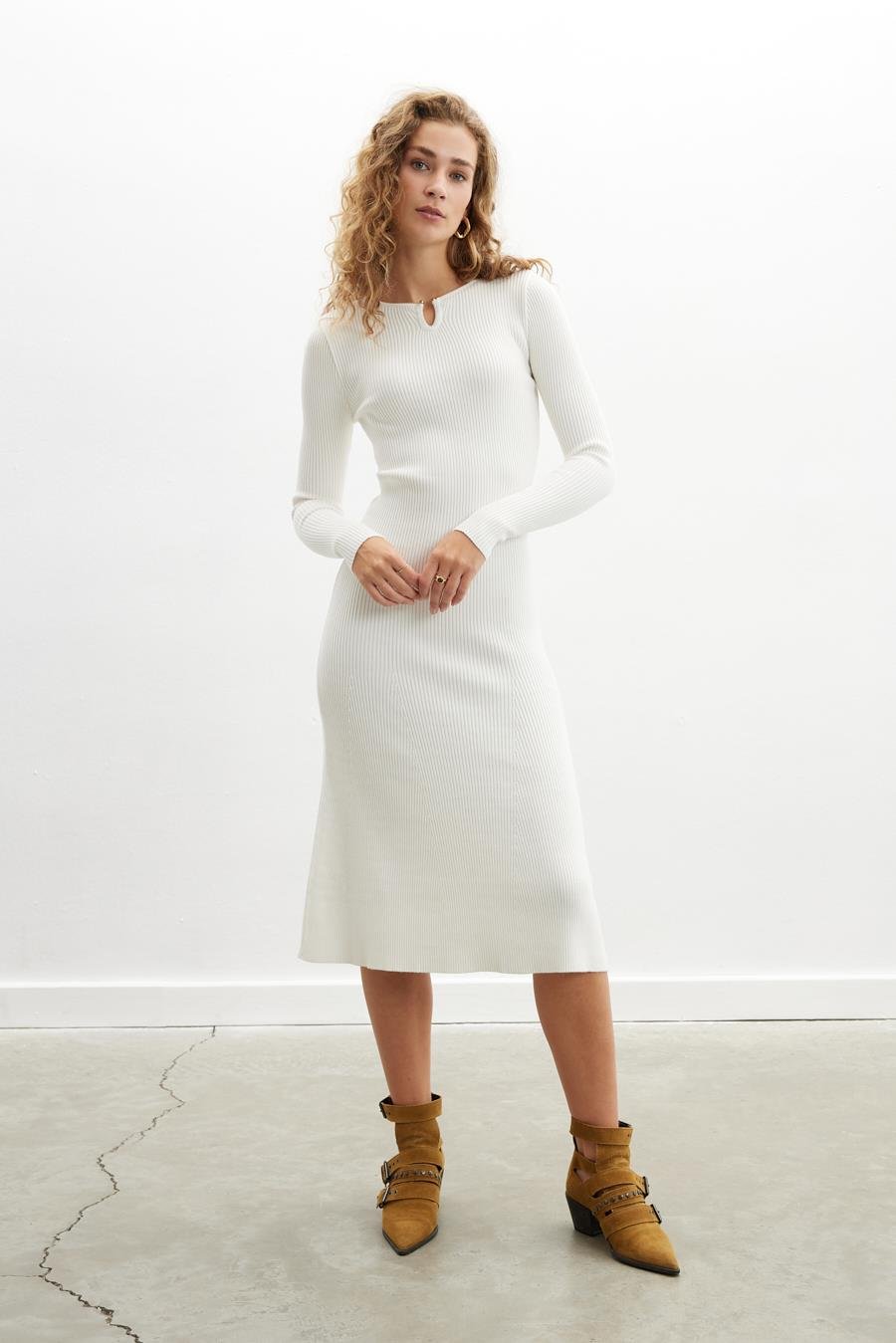 Styleboom X Peraluna DORSET DRESS Toka Detaylı Ribana Örgü Midi Kadın Triko Elbise - Ekru