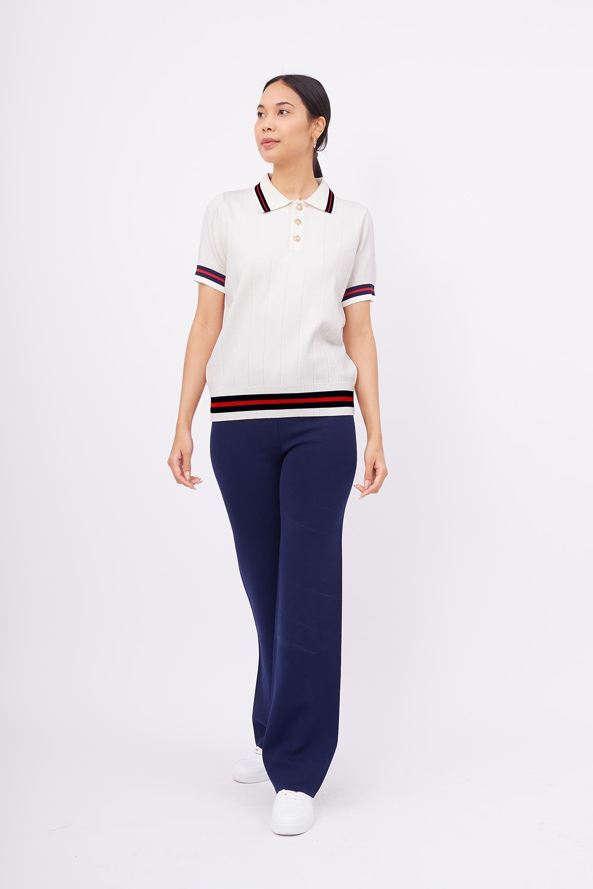 Styleboom X Peraluna LIZA BLOUSE Polo V Yaka Çizgi Detaylı Düğmeli İnce Kadın Triko Bluz - Ekru