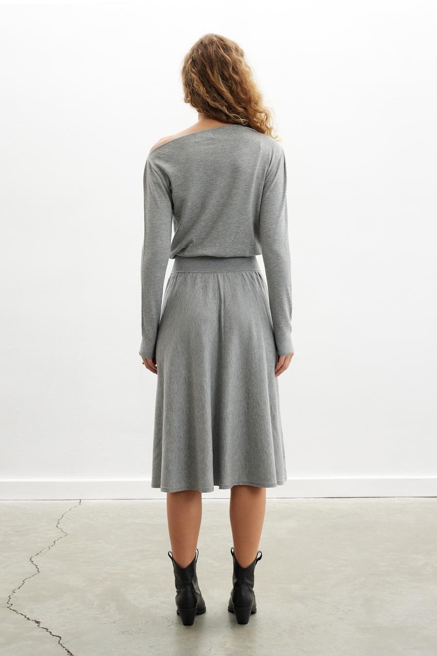 Styleboom X Peraluna MAYFAIR DRESS Yaka Büzgü Detaylı Tek Omuz Açık Kadın Triko Elbise - Gri Melanj