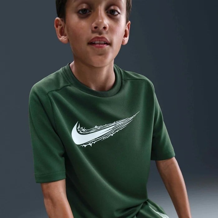 Nike HF8100-323 Dri-FIT Çocuk Kısa Kollu Tişört - Yeşil