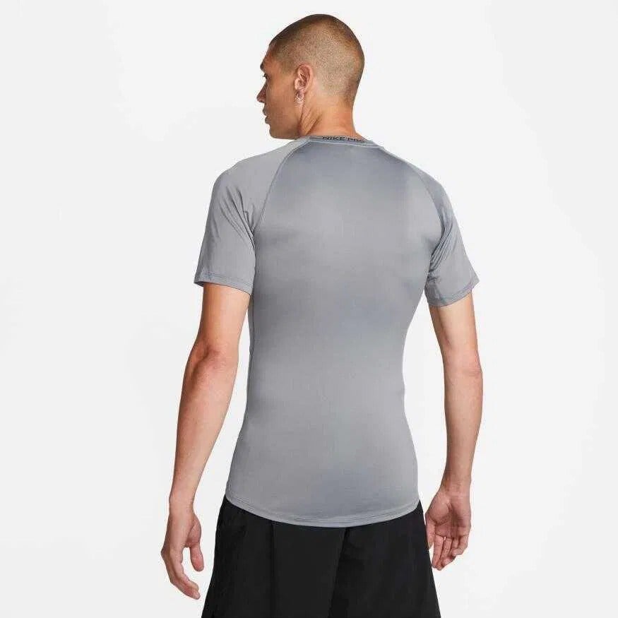 NIKE FB7932-084 Dri-FIT Erkek Gri Spor Tişört