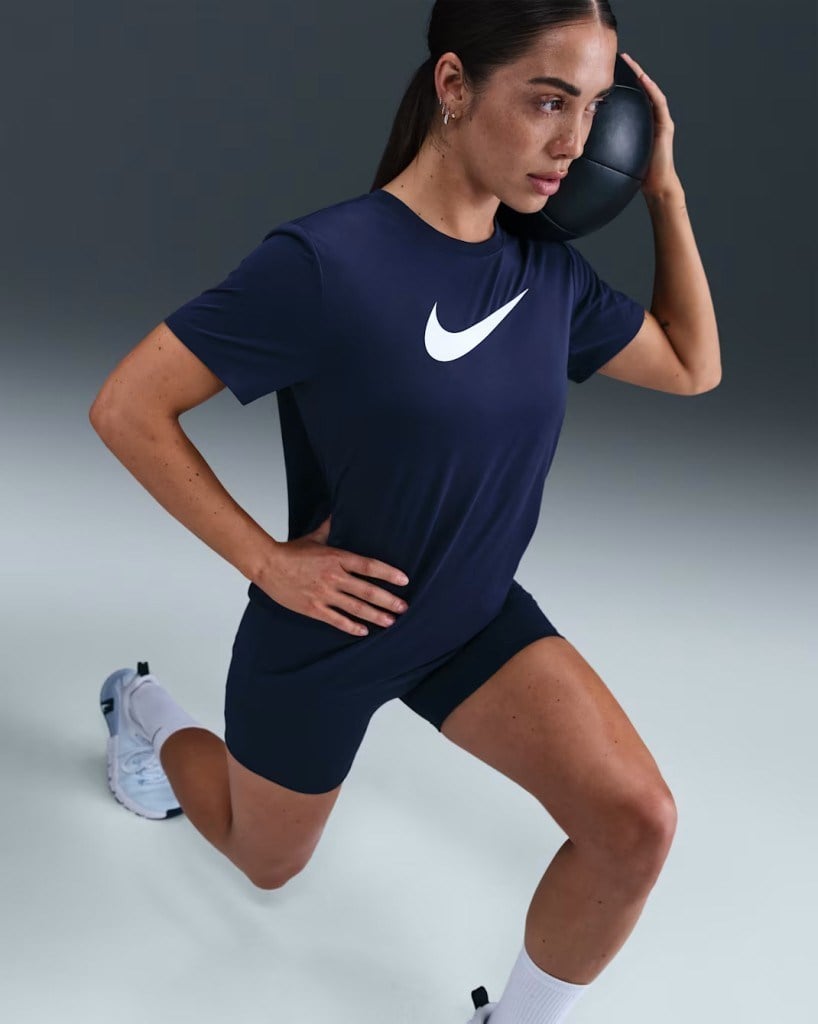 Nike FQ4975-410 Kadın Dri-FIT Grafikli Tişört - Lacivert
