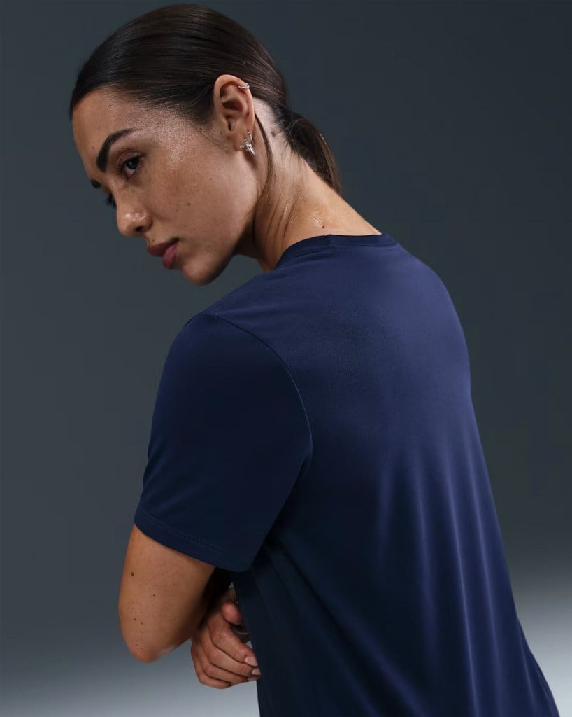 Nike FQ4975-410 Kadın Dri-FIT Grafikli Tişört - Lacivert