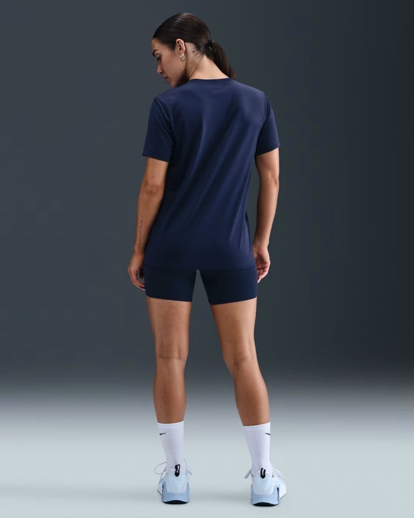Nike FQ4975-410 Kadın Dri-FIT Grafikli Tişört - Lacivert