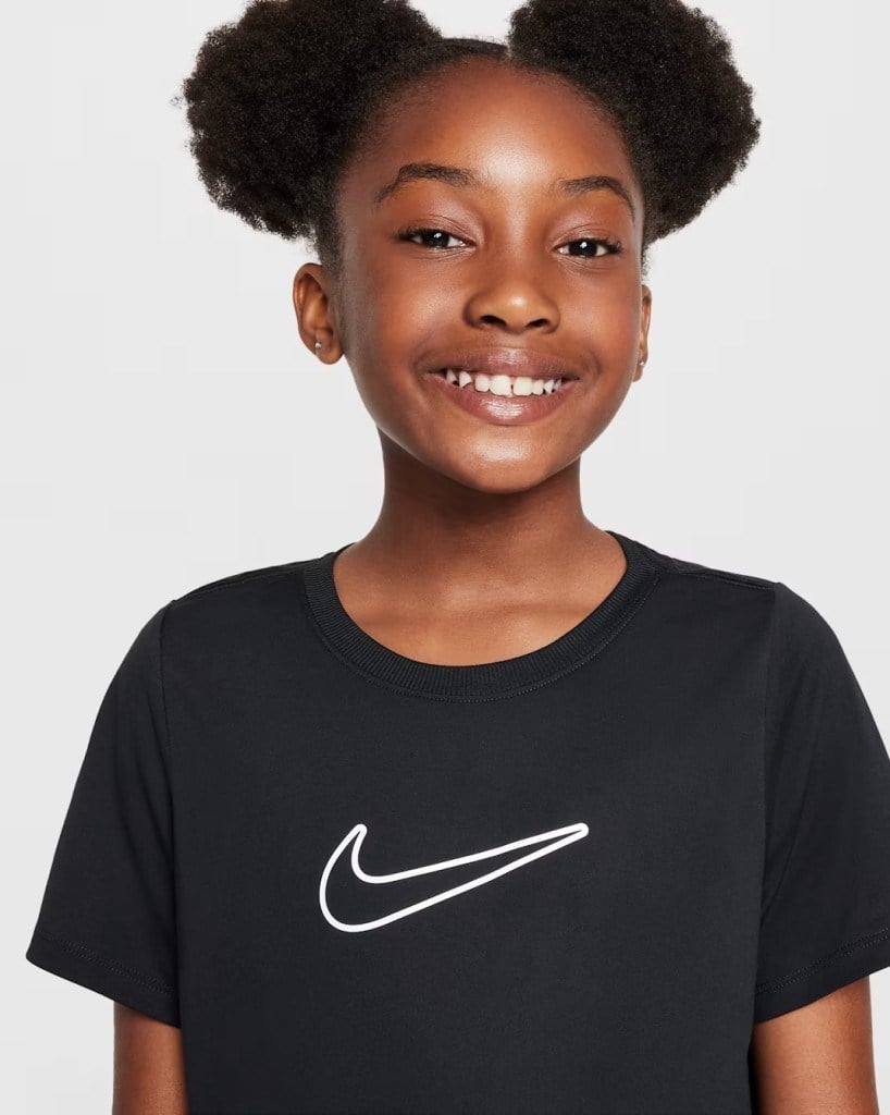 Nike FZ5600-010 One Fitted Dri-FIT Kısa Kollu Genç Çocuk (Kız) Tişört - Siyah
