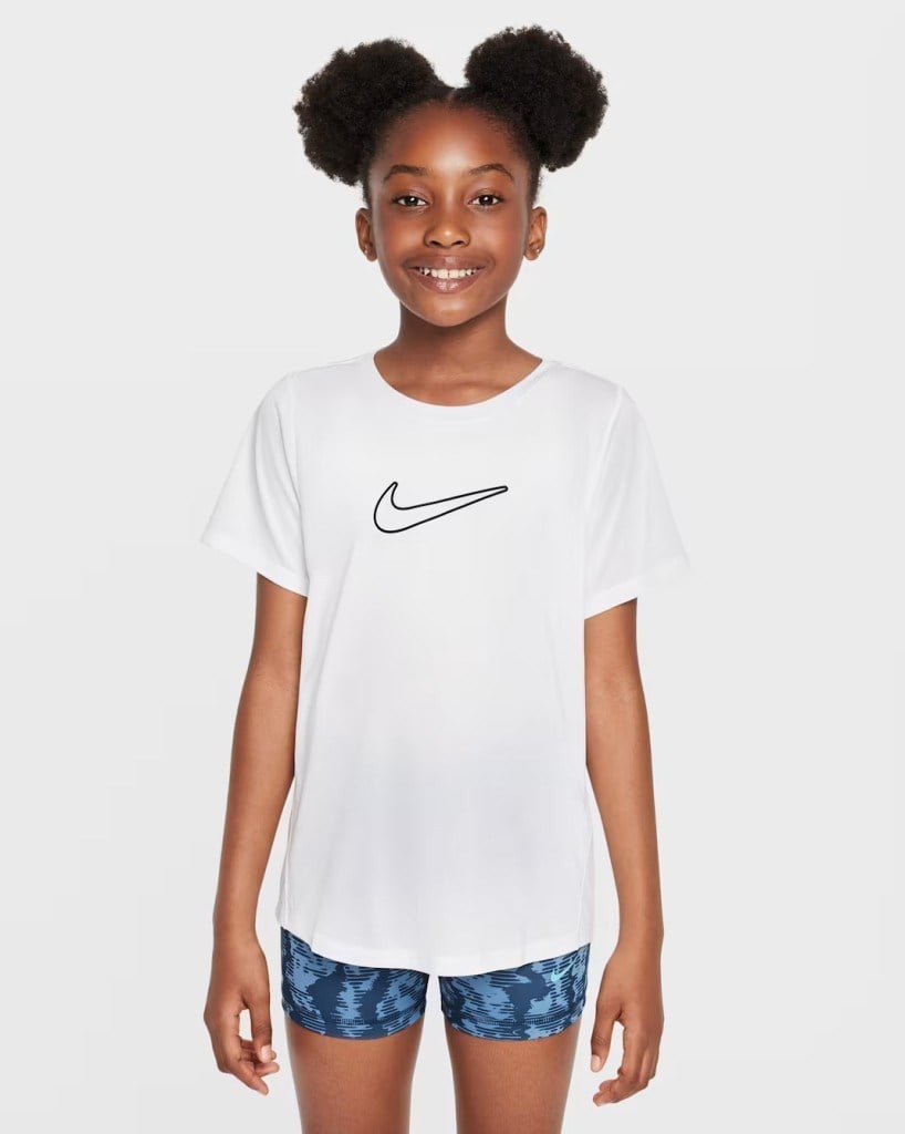 Nike FZ5600-100 One Fitted Dri-FIT Kısa Kollu Genç Çocuk (Kız) Tişört - Beyaz