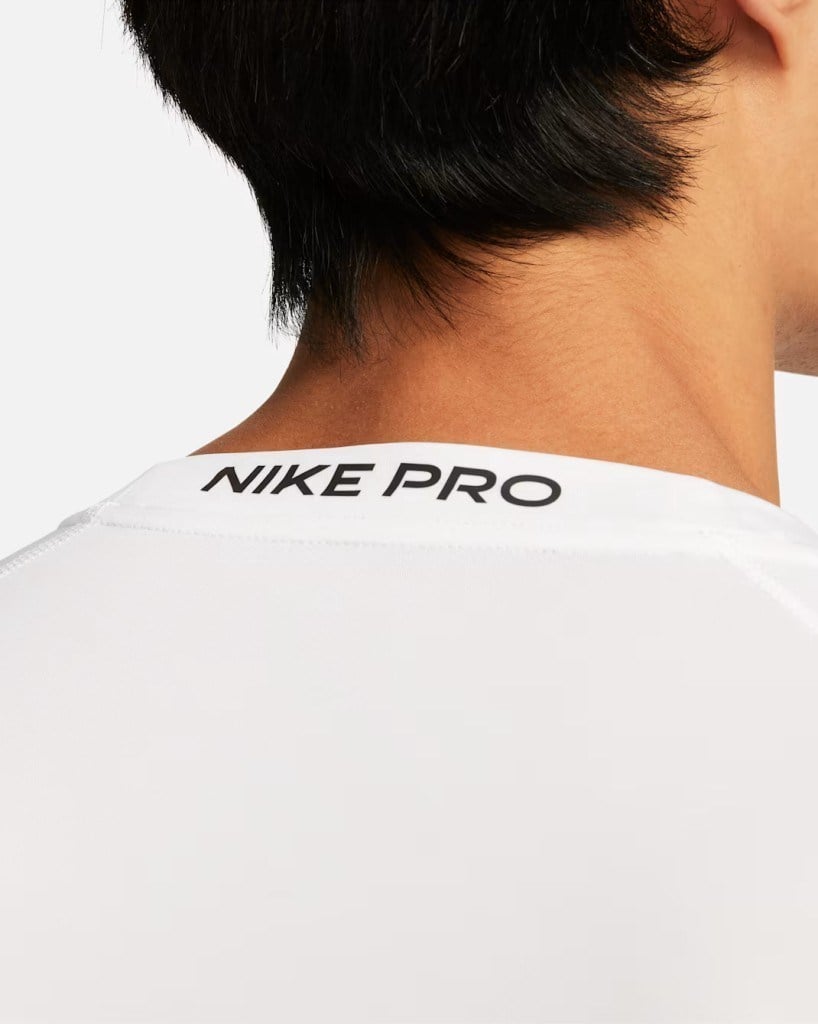 Nike Pro FB7932-100 Erkek Dri-FIT Dar Kesim Kısa Kollu Tişört - Beyaz