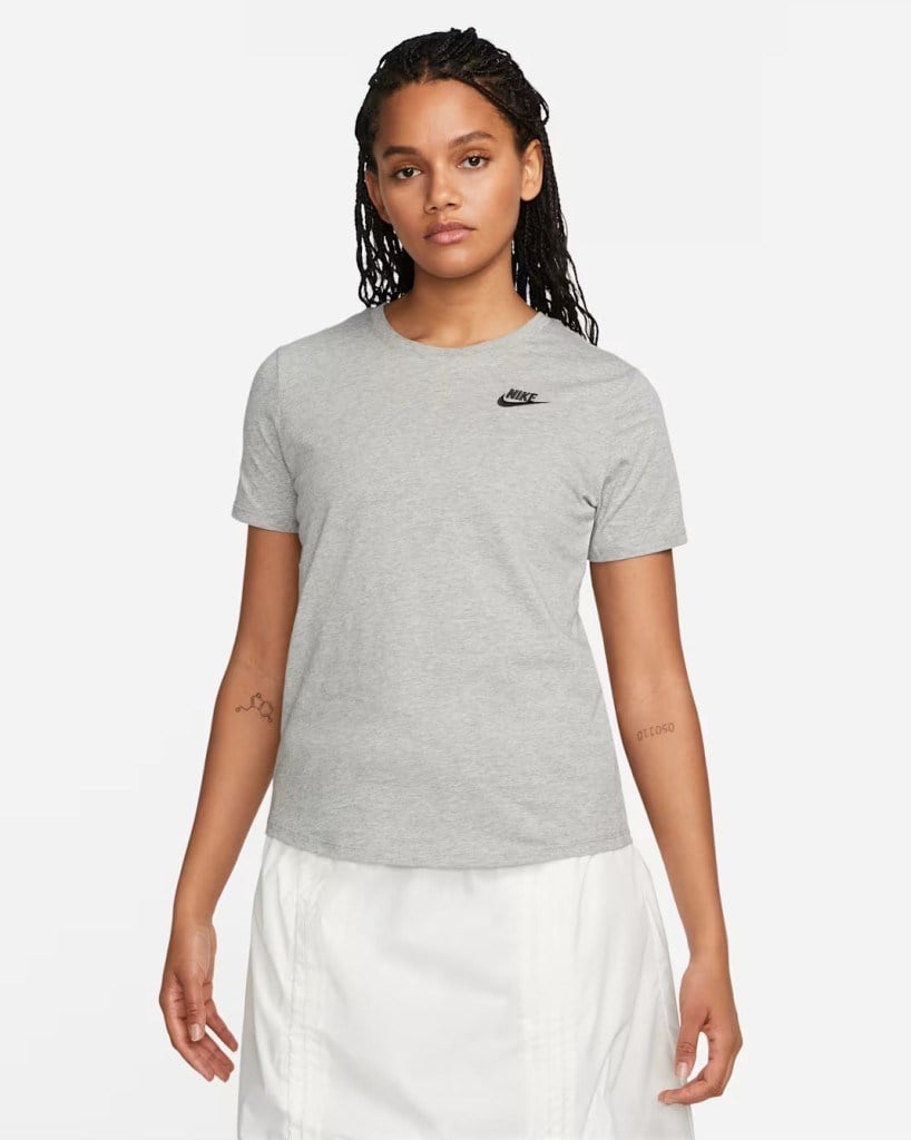 Nike Sportswear Club Essentials DX7902-063 Kadın Tişörtü - Dark Grey Heather