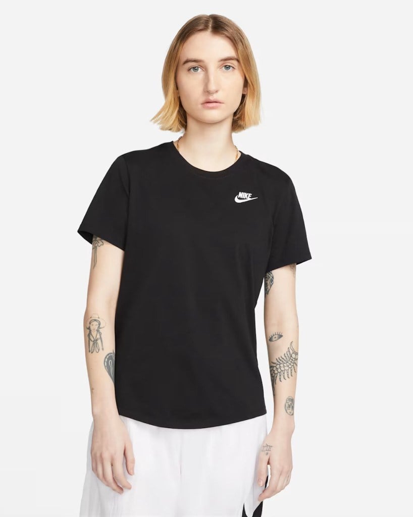 Nike Sportswear Club Essentials DX7902-010 Kadın Tişörtü - Siyah