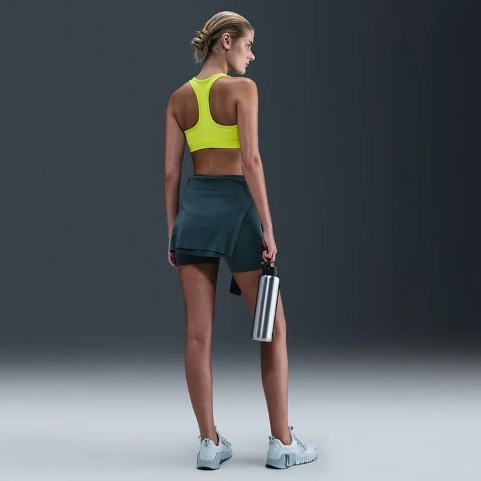 Nike Swoosh DX6821-389 Orta Destekli Pedli Kadın Spor Sütyeni - Cyber