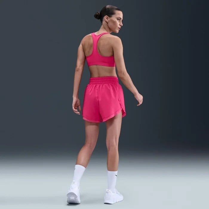Nike Swoosh DX6821-666 Orta Destekli Pedli Kadın Spor Sütyeni - Rush Pink