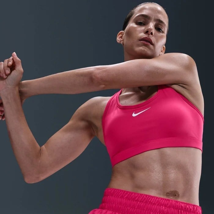 Nike Swoosh DX6821-666 Orta Destekli Pedli Kadın Spor Sütyeni - Rush Pink