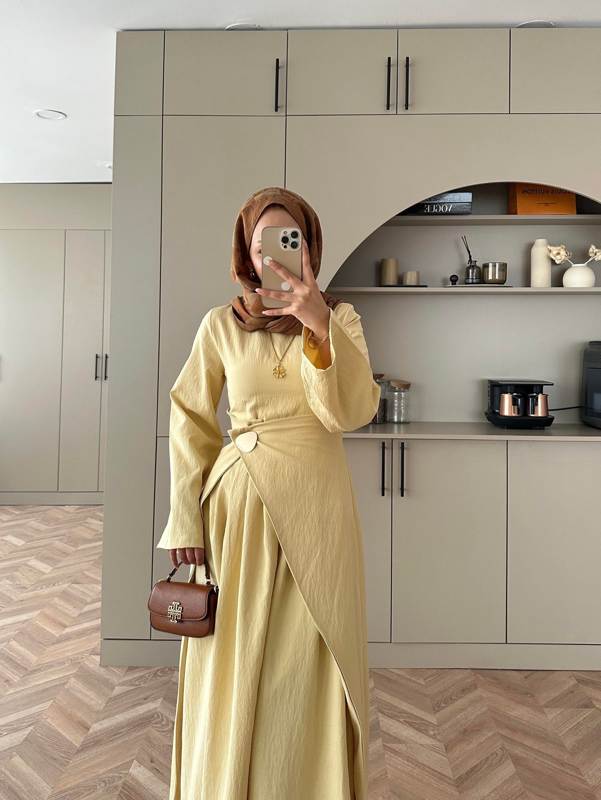 Carla Qupra Piliseli Elbiseli Sarı