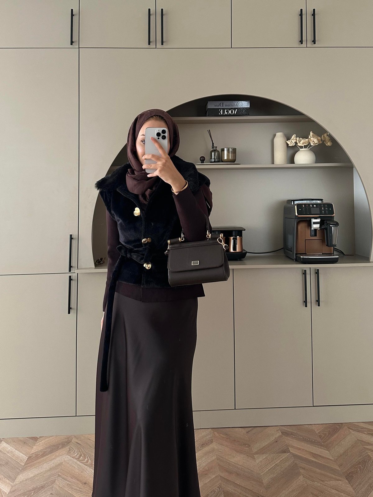 Krista Yakası Kürk Detaylı Angora Yelek Siyah