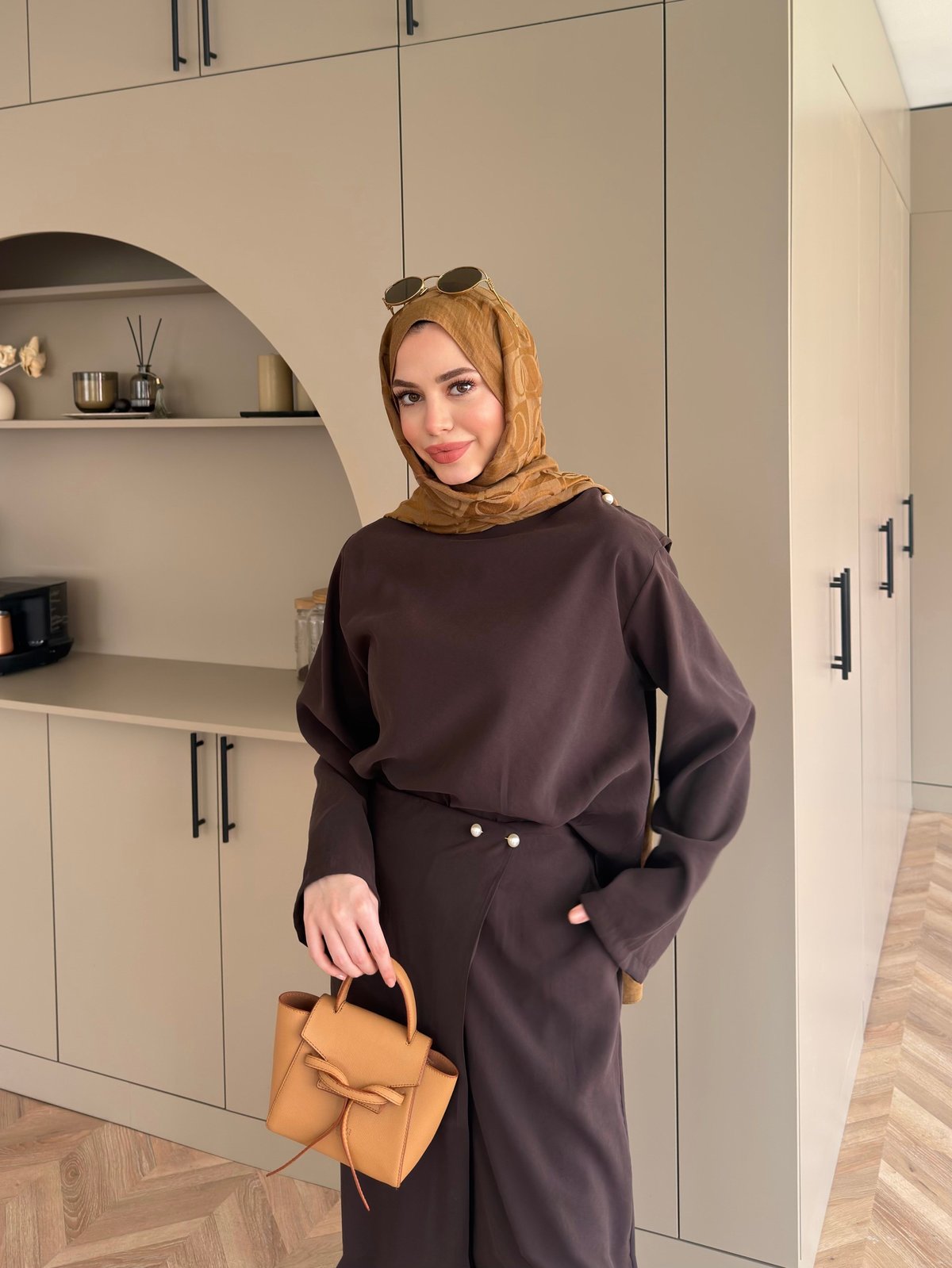Monvi İnci Detaylı Asimetrik Pantolon Takım Acı Kahve