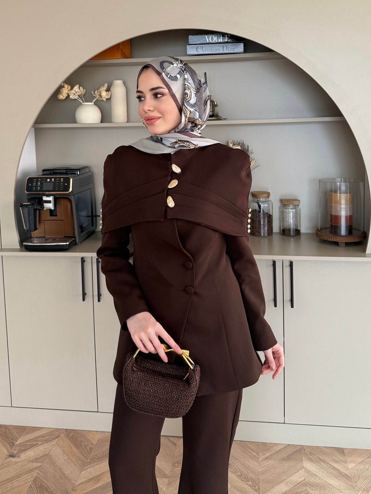 (ÖNSİPARİŞ) 15 iş günü sonra kargolanacaktır Mirel Pelerinli Ceket Takım Kahve (26032)