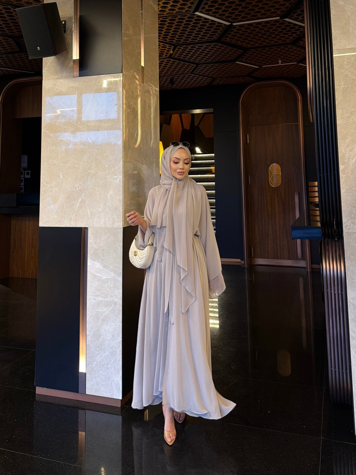 Sena Şallı Abaya Taş (2000)