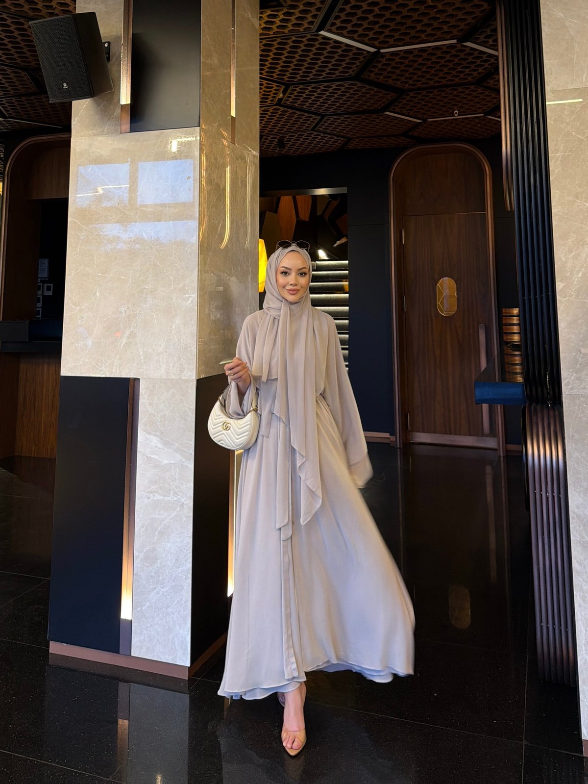 Sena Şallı Abaya Taş (2000)