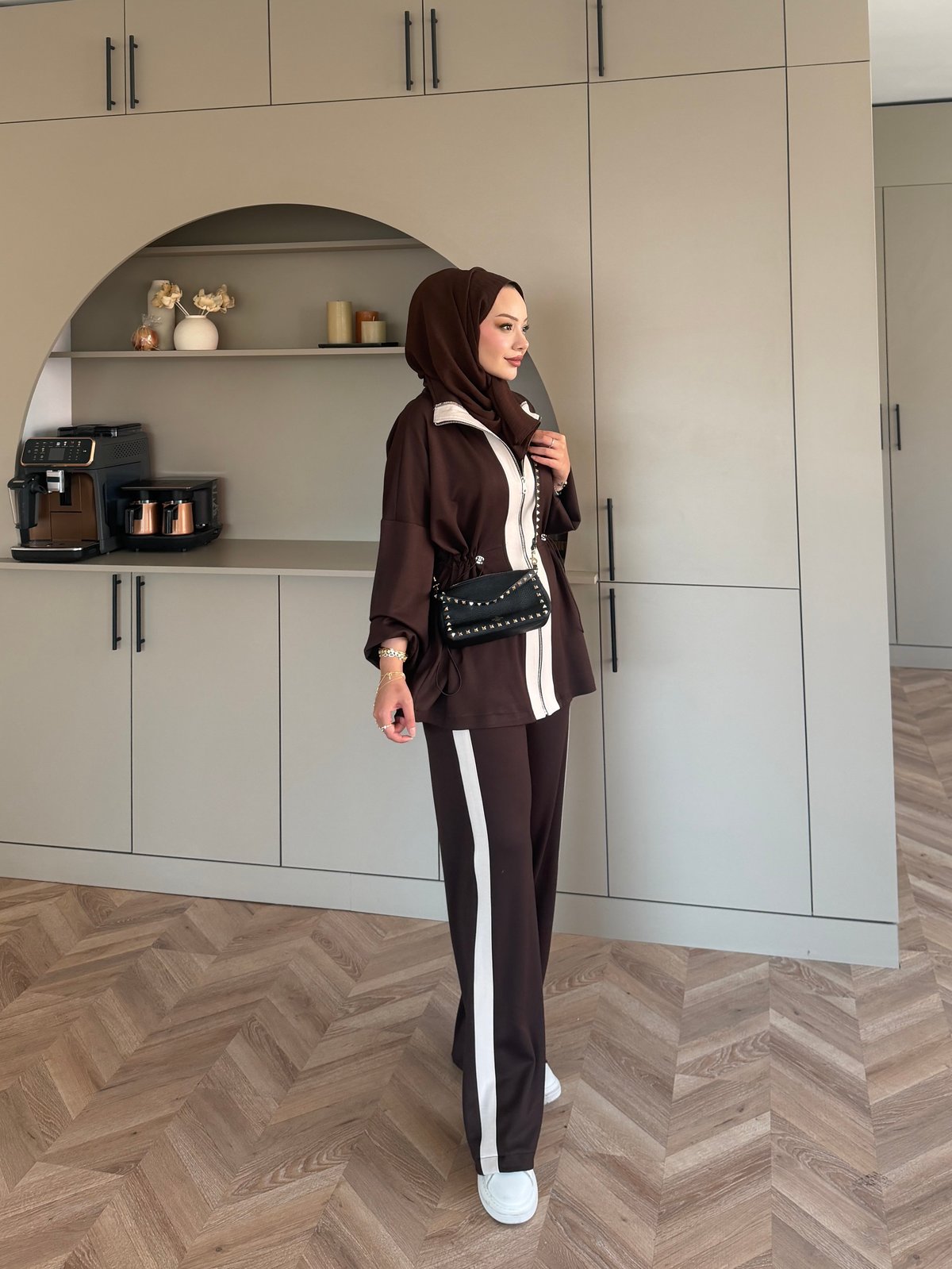 Vega Şerit Detaylı Dik Yaka Takım Kahve  (2380)