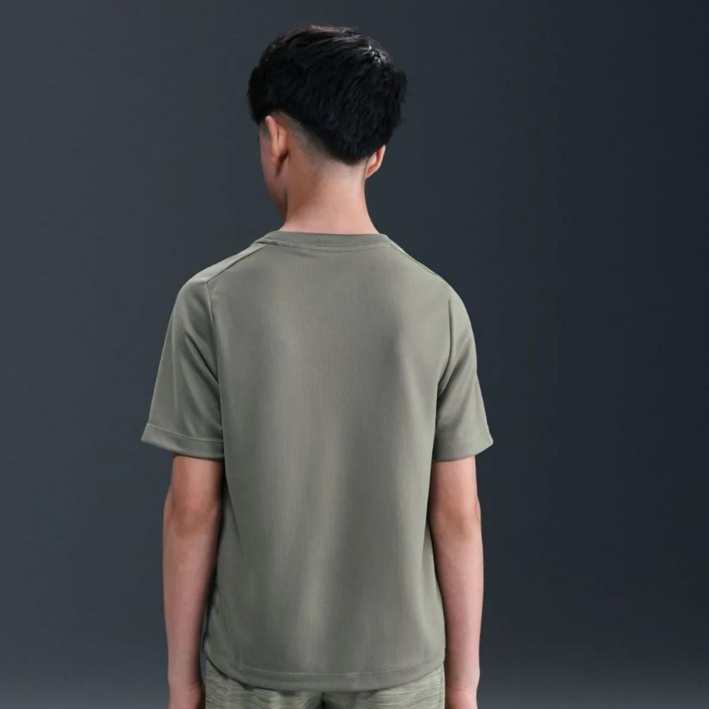 Nike Multi Dri-FIT Genç Çocuk T-Shirt 