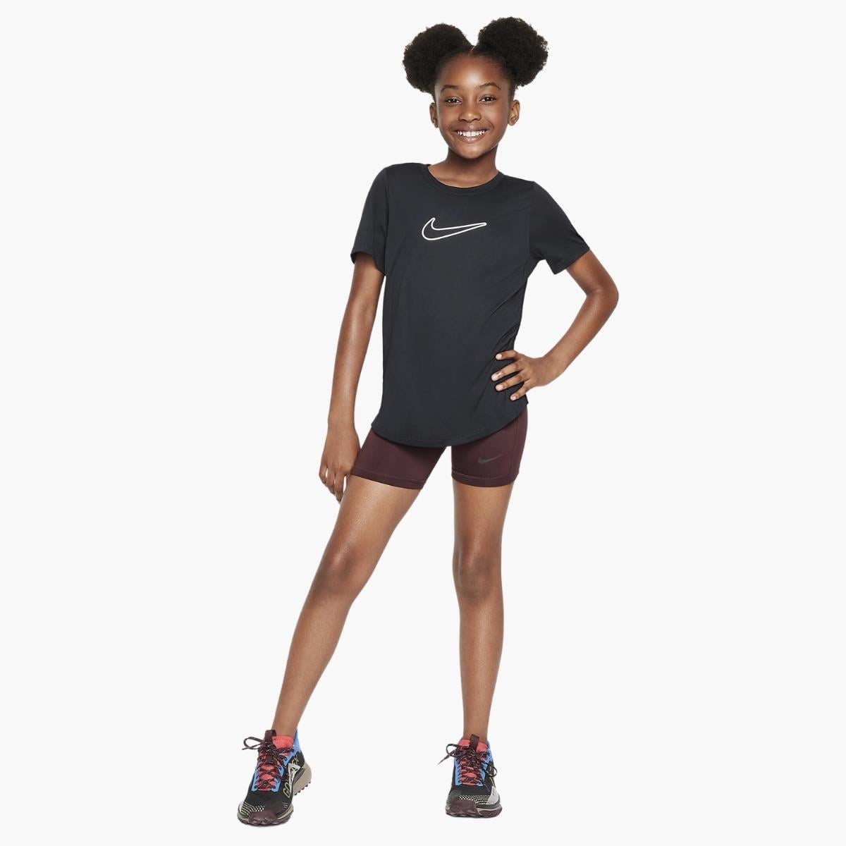 Nike One Dri-FIT Fitted Genç Kız Antrenman T-Shirt - Siyah