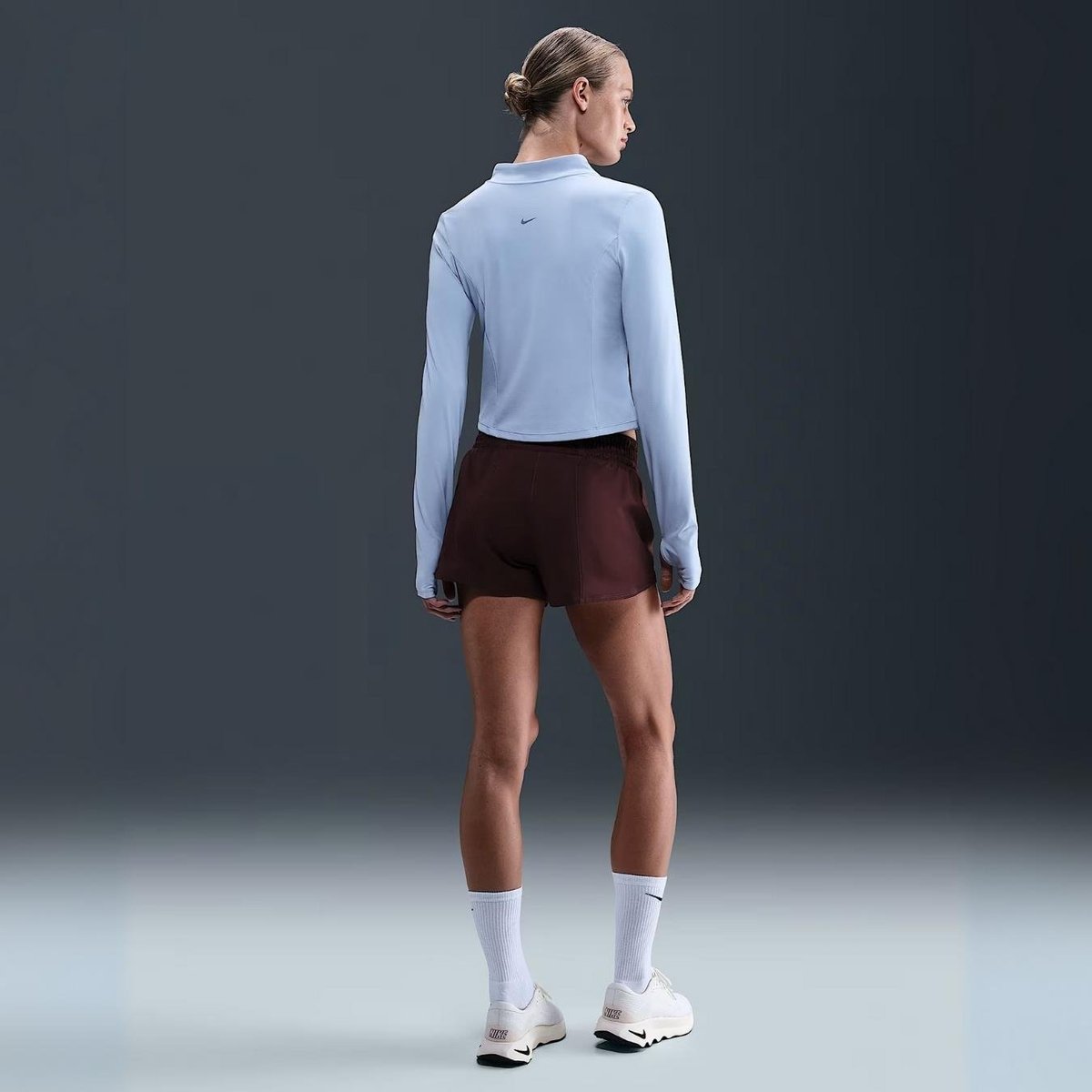 Nike One Dri-FIT Orta Belli Kısa Astarlı Şort 8 cm