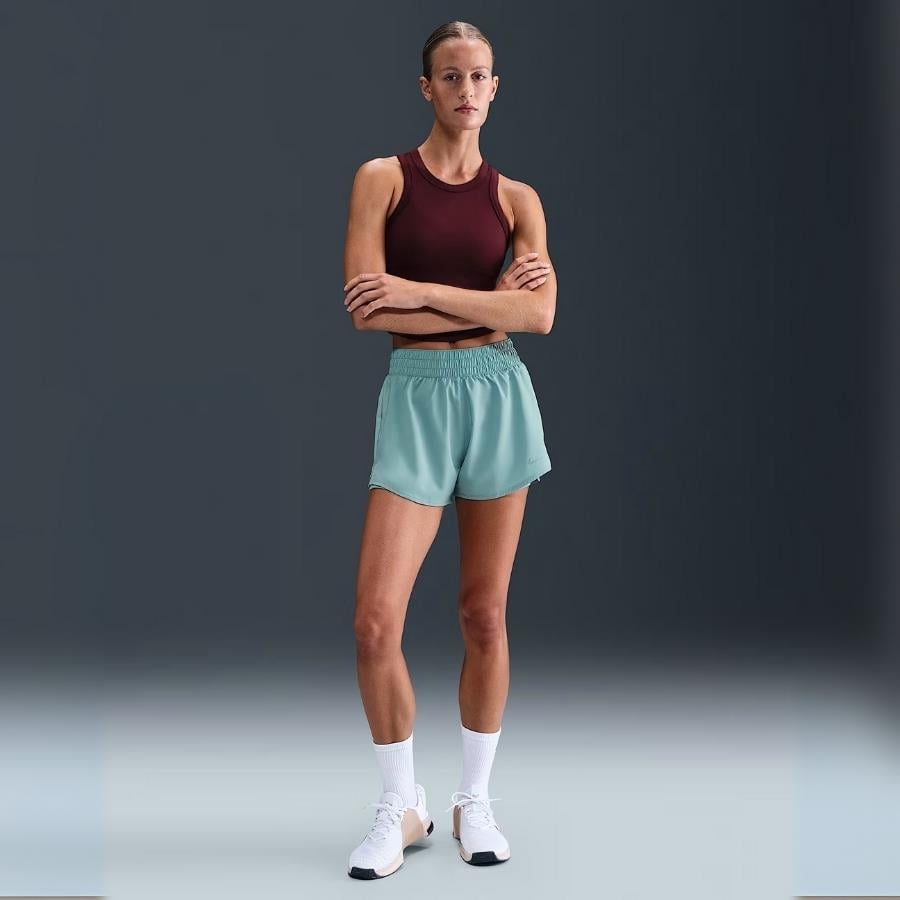 Nike One Dri-FIT Yüksek Bel 8 cm 2si 1 Arada Şort 