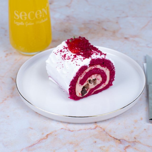 Secen Rulo Sarma Red Velved Çilekli Pasta