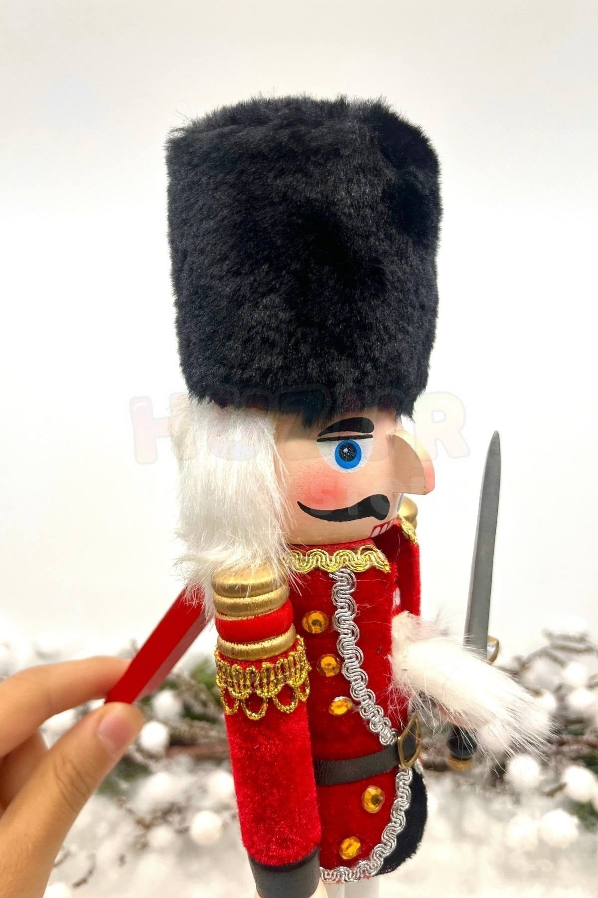 30 Cm Kılıçlı Fındıkkıran Kırmızı Renkli Kurşun Asker Kadife Kıyafetli Nutcracker Yılbaşı Dekoru