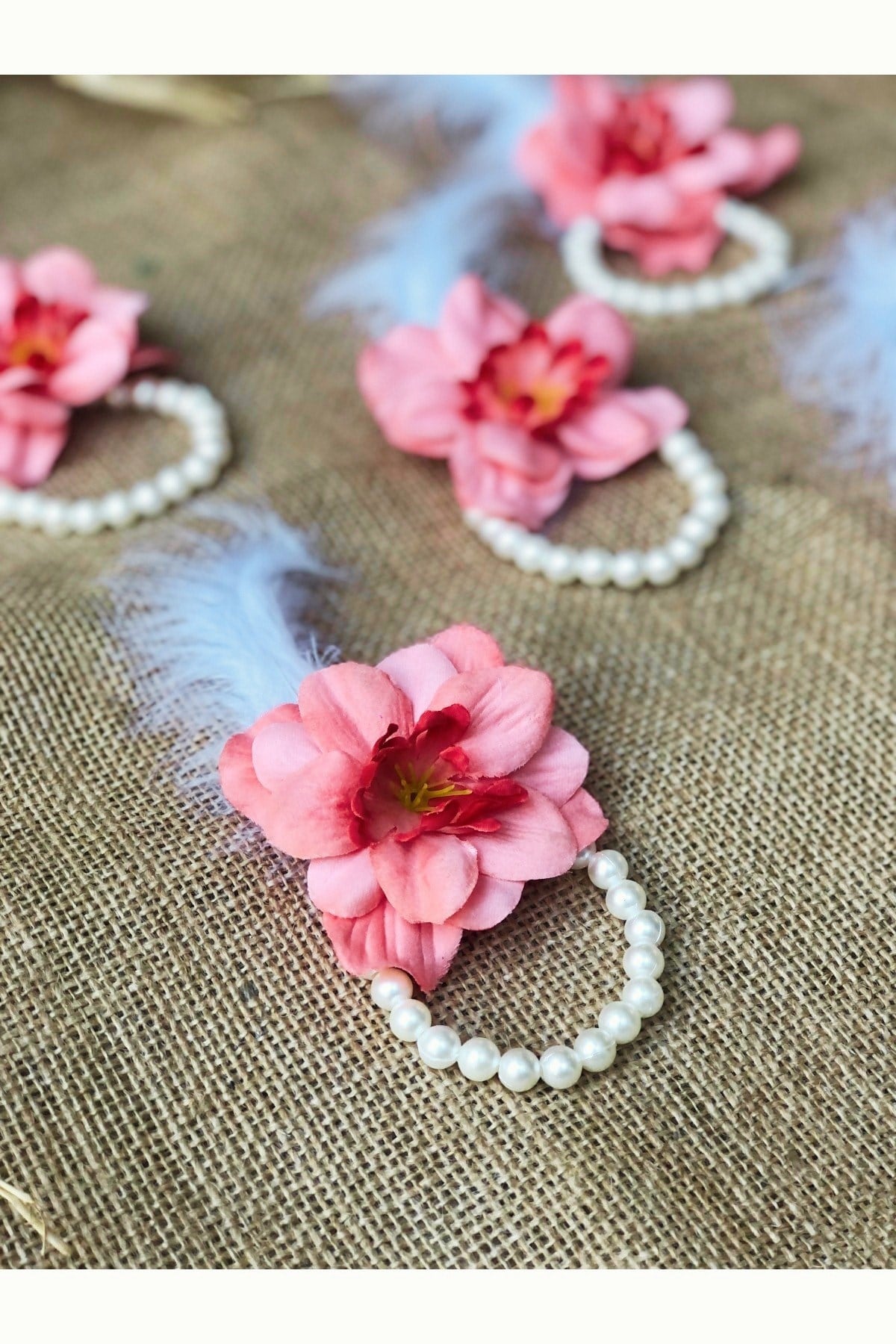 Bride To Be 10 Adet Nedime Gelin Bilekliği Tüy Ve Inci Detaylı Nar Çiçeği Bekarlığa Veda Partisi