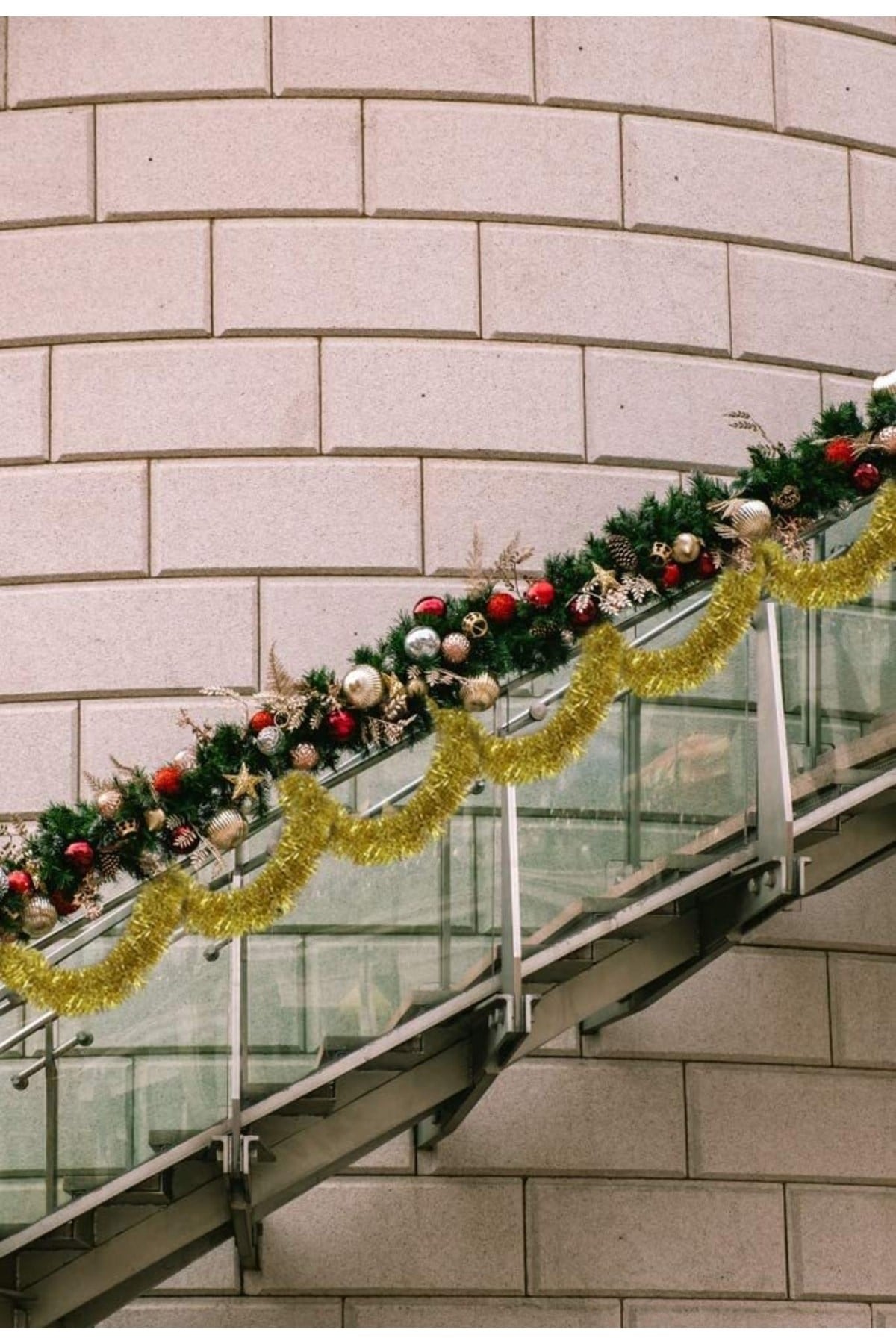 Gold Yılbaşı Garland Doğum Günü Simi Çam Ağacı Süsü Altın Sarısı 200x7 Cm Boyna Boyna Asılan Sim